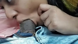 Aunty with hot breasts and tight abs gets naughty on camera