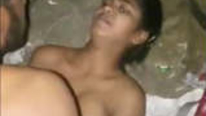 Desi Randi menina chupando e fodendo com gemendo