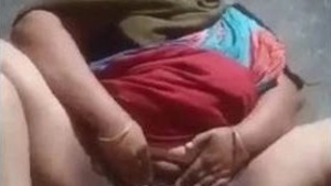 Desi tia show her buceta