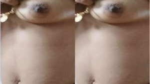 Exclusive Video of Mallu Bhabhi Revealing Her Breasts and Genitalia