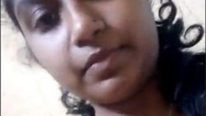 Desi Girl Showing Her Breasts Pussy