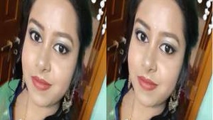 Desi Girls Sensual Clothes Reveal in Exclusive Video