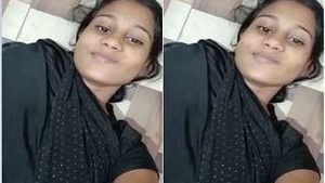Desi Girl Gets Naughty with Her Fingers in Exclusive Video