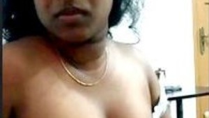 Sexy bhabhi giving Handjob