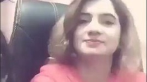 Paki meninas having fun