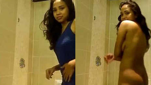 Desi beauty gets filmed naked in the bathroom