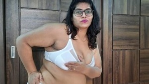 Famous BBW Desi pussy wife eating by her husband