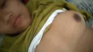 Assamese menina Boob pressionando e fodendo
