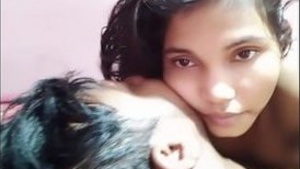 Desi menina indiana chupando e fodendo MMS clip