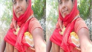 Amateur Telugu Bhabhi Masturbates for Your Pleasure