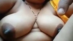 Desi Tia Showing