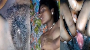 Desi girl flaunts her hairy black pussy in MMS video