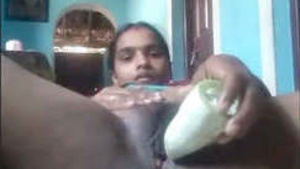 Desi housewife uses vegetables to pleasure herself on camera