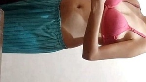 Desi Menina Shows His Bunda