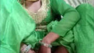 Panjaban beauty demonstrates her sensual side to the guy