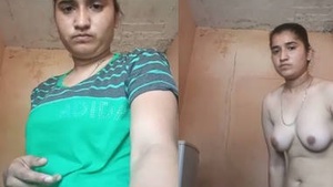 Desi bhabhi open her dress