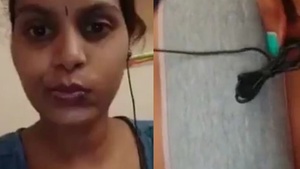 HANDSOME INDIAN BHABHI SHOWS OFF HER BEAUTIFUL PAIR OF TITIES