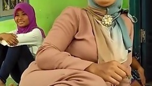 COMMENT Jockturn Mater Hijab Legs!