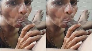 Desi Bhabhi Sucking big Dick