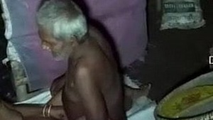 Budhe sasur ne jawaan bahu ko choda hindi audio
