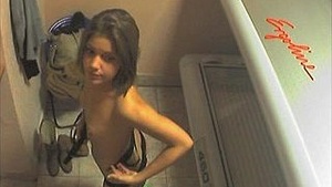 Endless Czech girl in the tanning bed