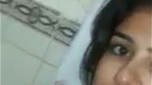 Pakistani girl Komal shows her tits