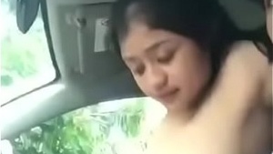 Mahasisiwi kantik toge minet di mobil