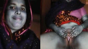 Bangladeshi Village Bhabi displaying her pink hole