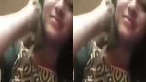 Cute Desi Girl Showing Boobs Pussy