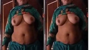 Exclusive Desi Bhabhi Showing Her Boobs to Deaver