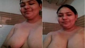 Desi Bhabhi Record her Nude Video
