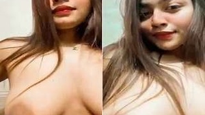 Sexy Bangla girl Showing her Boobs