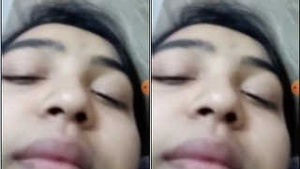 Desi indian Girl Shows Her Nude Body On Video Call