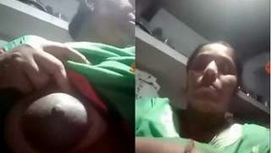 Desi Bhabhi Showing Boobs