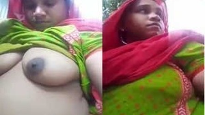 Desi Bhabhi Shows her Boobs and Pussy
