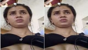 Sexy Paki Girl Showing Her Boobs and Pussy On Video Call