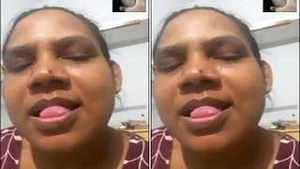 Desi Bhabhi Showing Boobs On Video Call