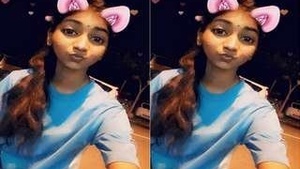 Cute Girl Showing her Nude Body