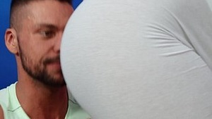 Gym oils say no, not like a natural rack, it rides on a long pole.