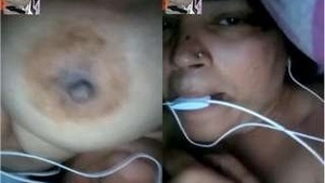 Horny Desi Bhabhi Showing Boobs and Pussy On Vide Call