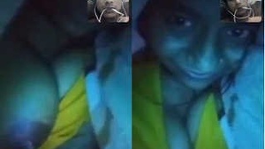 Desi Bhabhi Shows Boobs on Vc