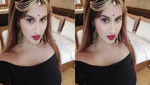 Sexy girl Shows Boobs and pussy