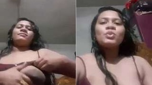 Desi Bhabhi Showing Her Big Boobs