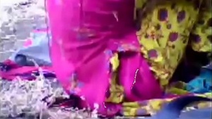 Muslim girl fucks her boyfriend in the forest. Indian sex video in Delhi