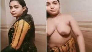 Sexy Bangla Girl Bathing
