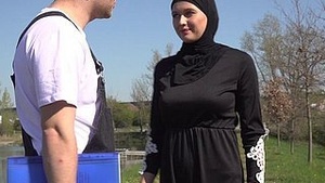 Hot outdoors Muslim makes a beast with two backs