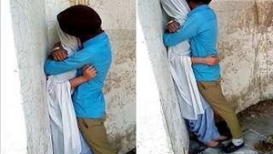Exclusive Desi Punjabi Clg lover OutDoor Kissing