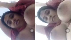 Desi Bhabhi Showing Her Big boobs