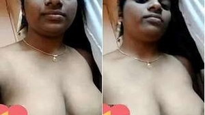 Super Hot look Telugu Girl Showing Her Boobs On Video Call