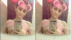 Pakistani Girl Minahil malik Showing her Boobs